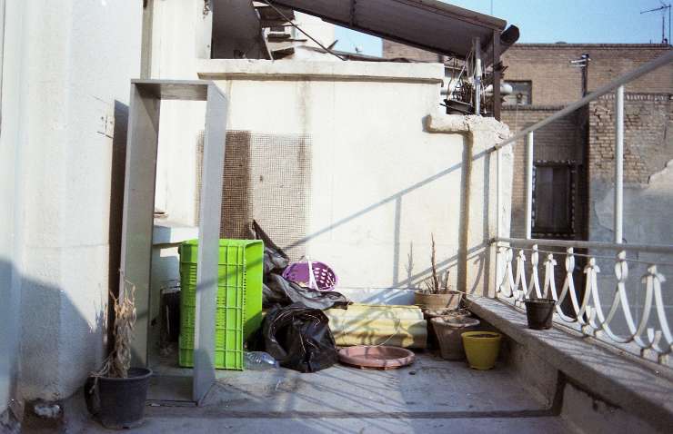 rifiuti sul balcone